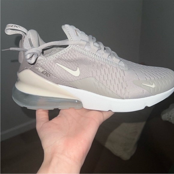 Brand New Nike Air Max 270 Women's Light Iron Never Worn